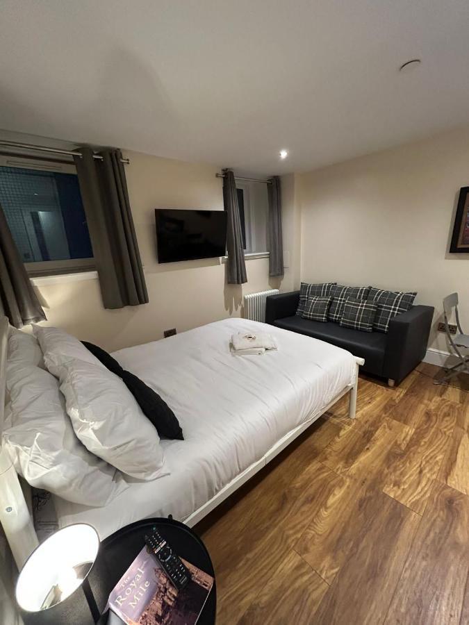 Modern Double Room With Sofa Edinburgh Dış mekan fotoğraf